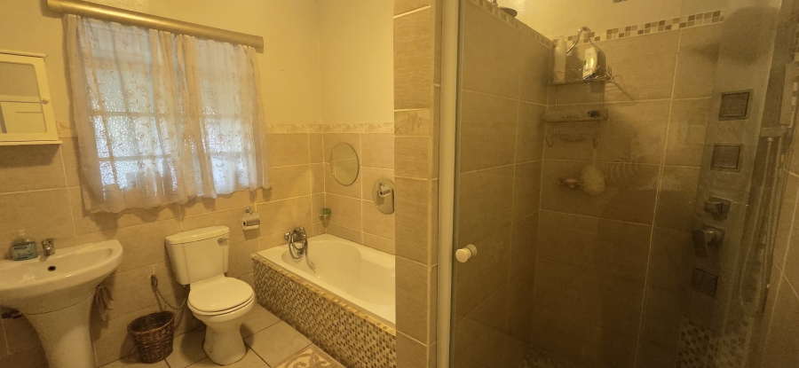 4 Bedroom Property for Sale in Rhodesdene Northern Cape